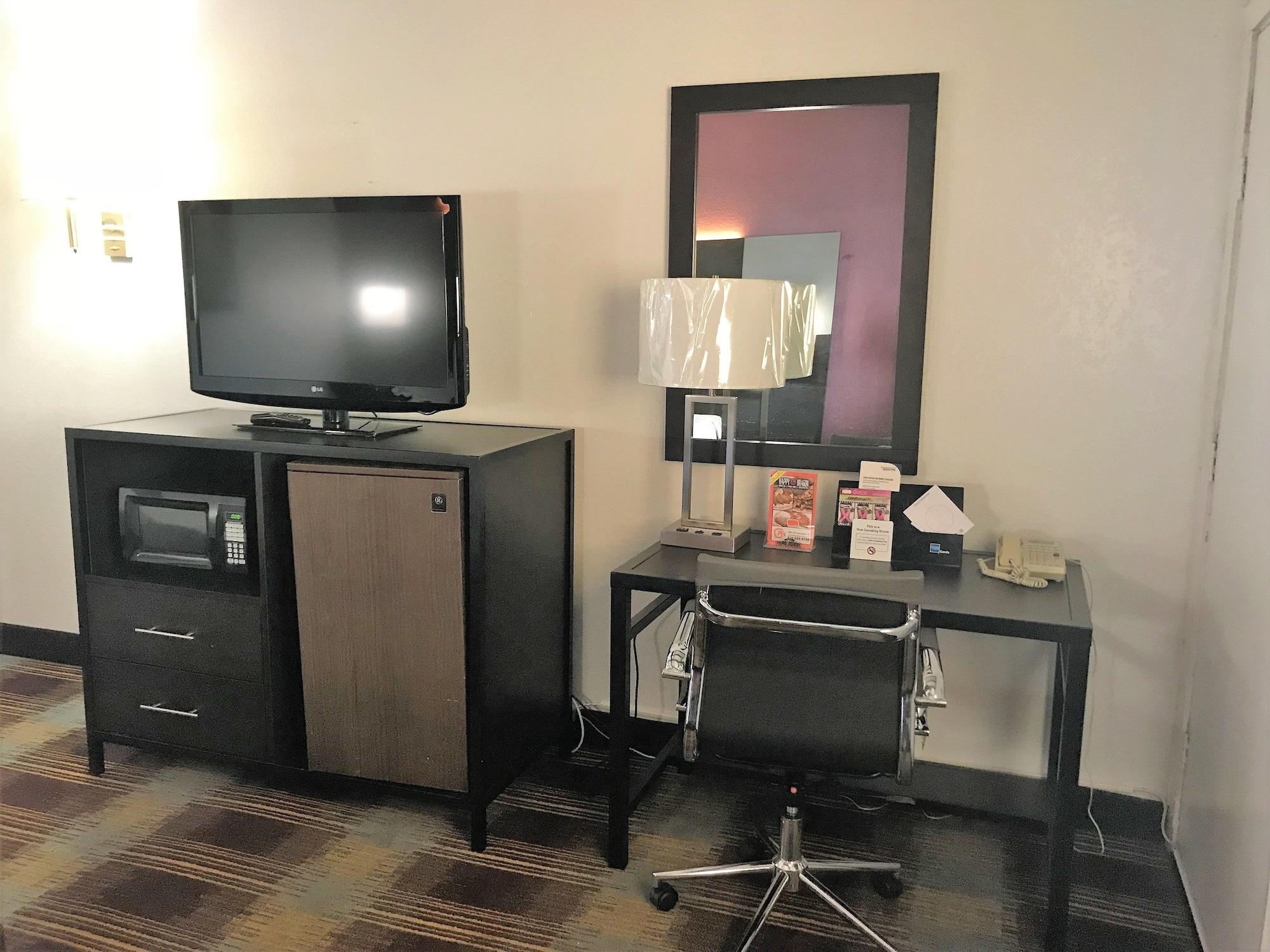 ทราเวลลอดจ์ นิว บรันเฟลส์ Motel นิวบราวน์เฟลส์ ภายนอก รูปภาพ