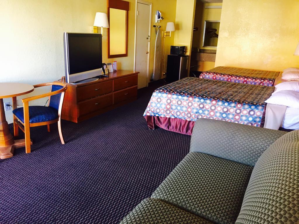ทราเวลลอดจ์ นิว บรันเฟลส์ Motel นิวบราวน์เฟลส์ ภายนอก รูปภาพ