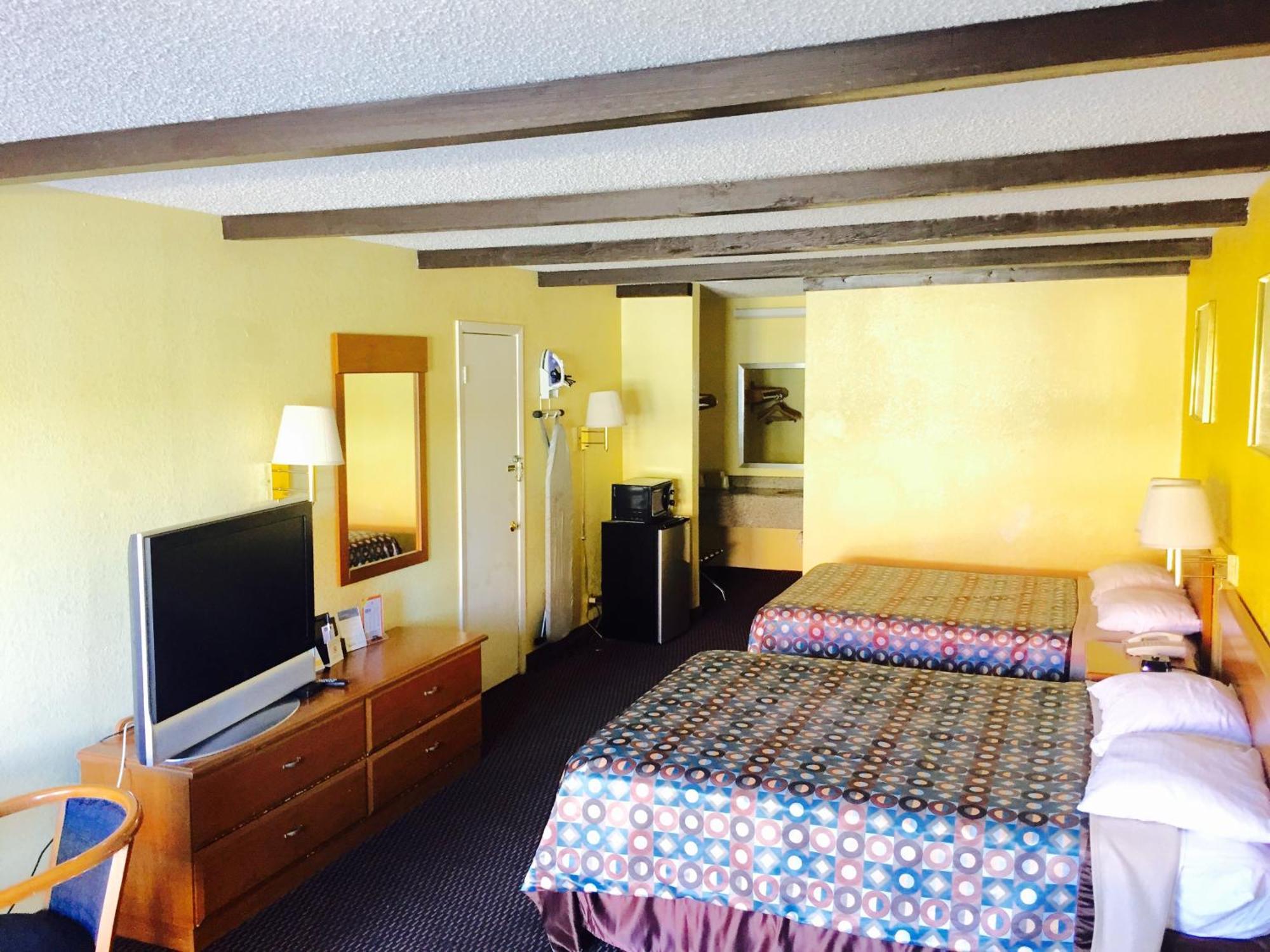ทราเวลลอดจ์ นิว บรันเฟลส์ Motel นิวบราวน์เฟลส์ ภายนอก รูปภาพ