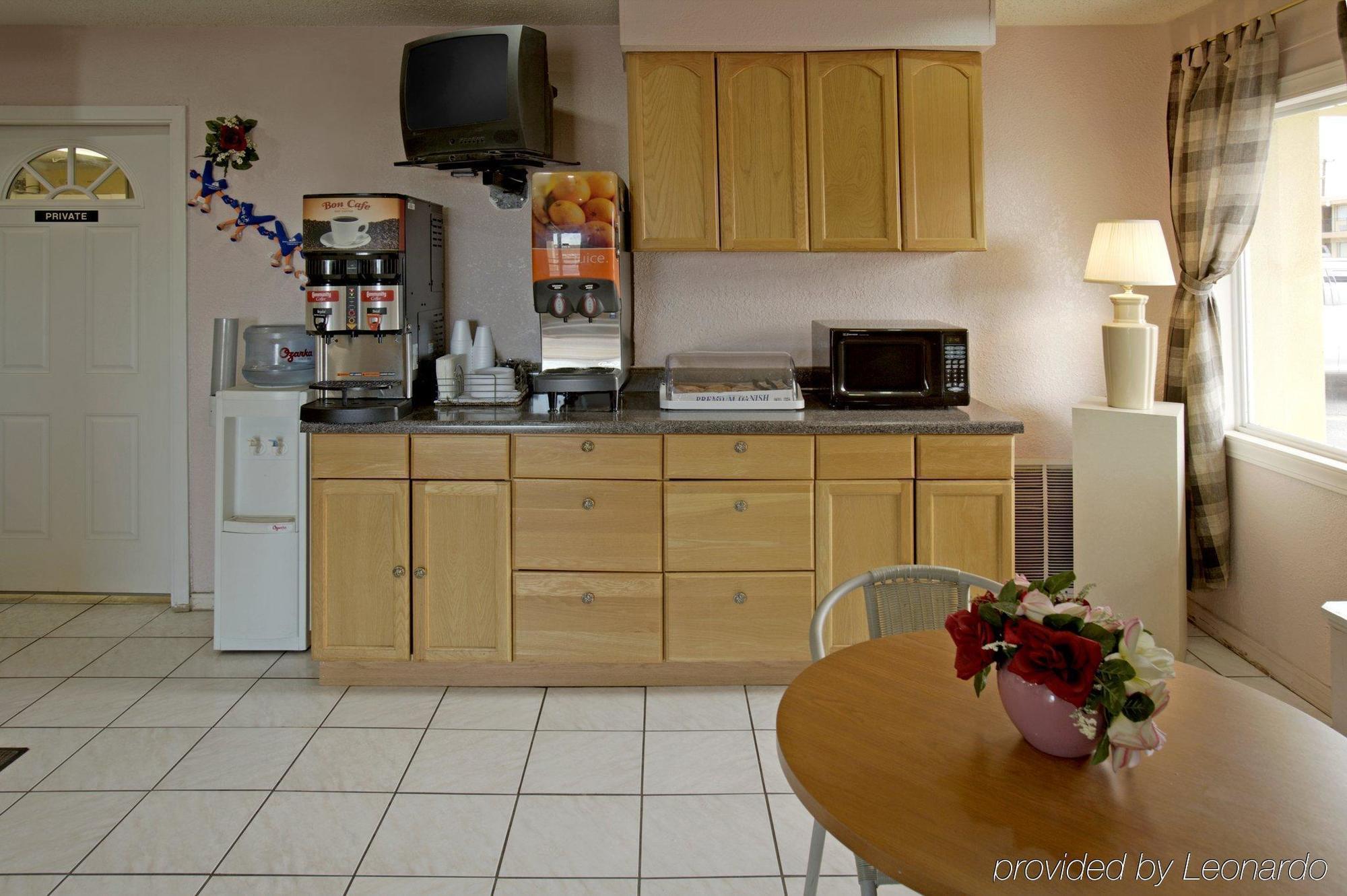 ทราเวลลอดจ์ นิว บรันเฟลส์ Motel นิวบราวน์เฟลส์ ภายนอก รูปภาพ