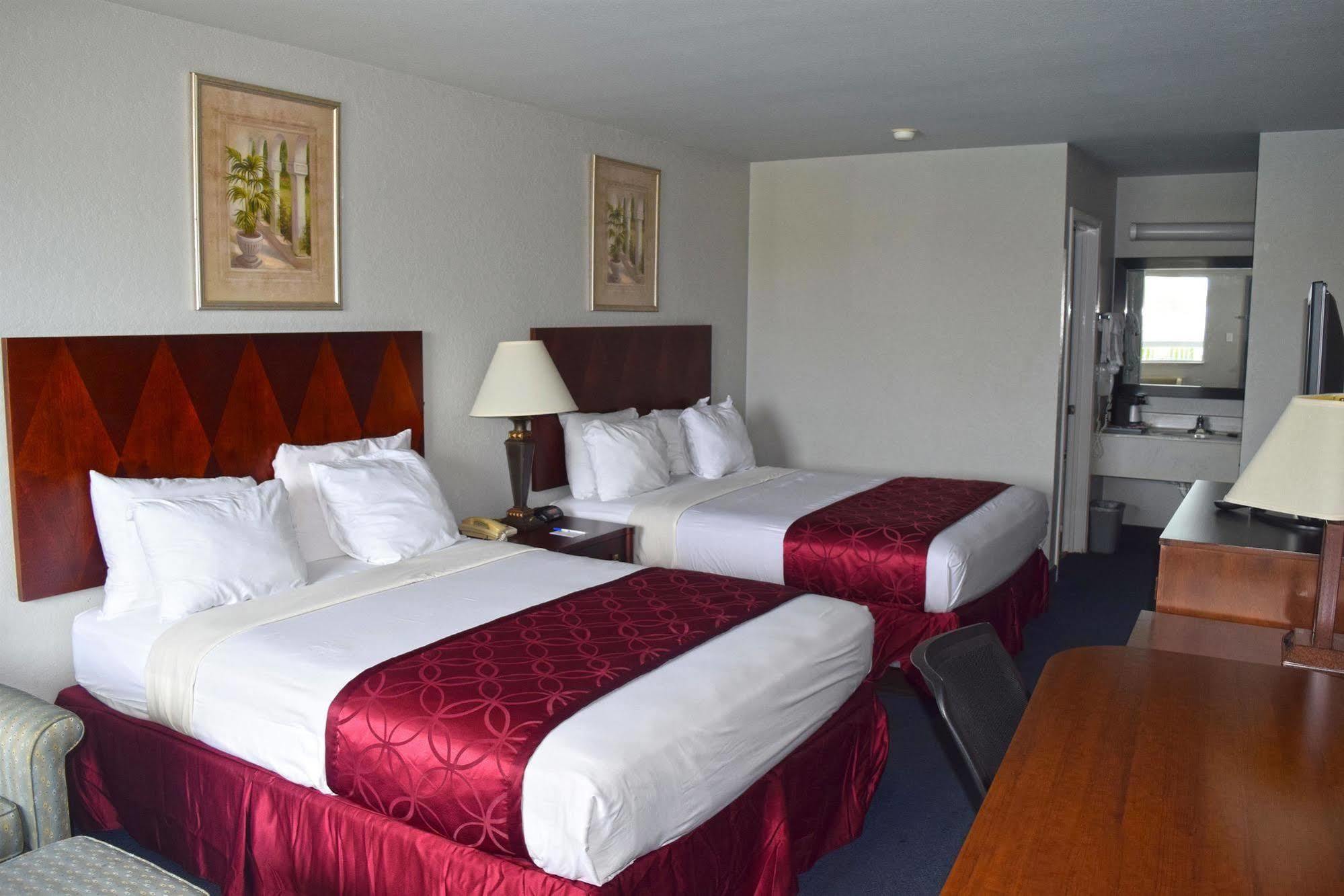 ทราเวลลอดจ์ นิว บรันเฟลส์ Motel นิวบราวน์เฟลส์ ภายนอก รูปภาพ