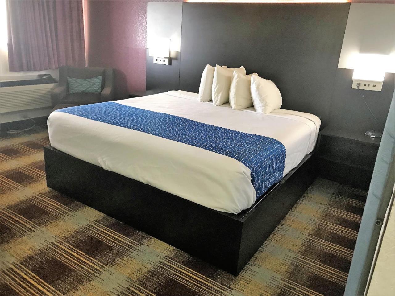 ทราเวลลอดจ์ นิว บรันเฟลส์ Motel นิวบราวน์เฟลส์ ภายนอก รูปภาพ