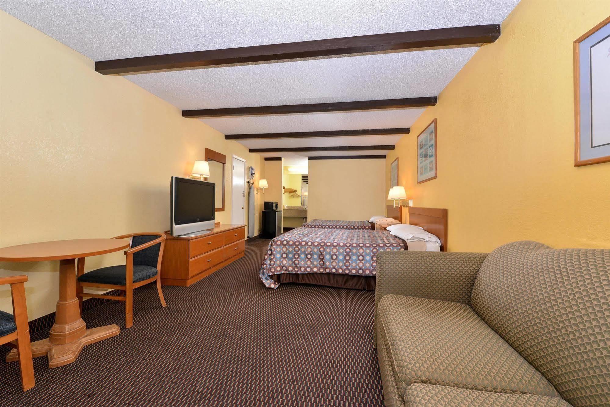 ทราเวลลอดจ์ นิว บรันเฟลส์ Motel นิวบราวน์เฟลส์ ภายนอก รูปภาพ